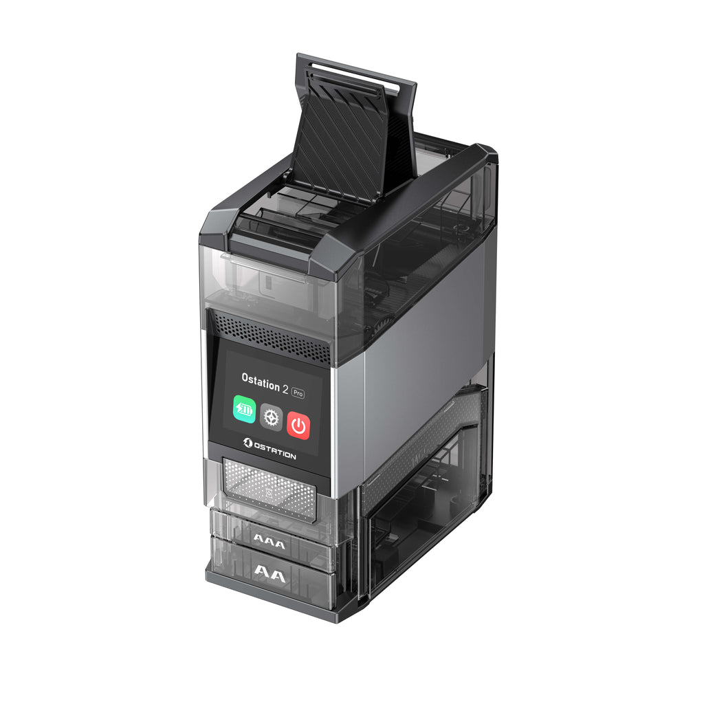 Stazione di ricarica per batterie Olight Ostation 2 - confezione con 1 batteria AA e 1 batteria AAA