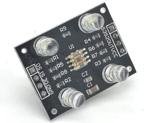 Platine des Farbsensors TCS3200 mit vier weißen LEDs um den Sensorchip
