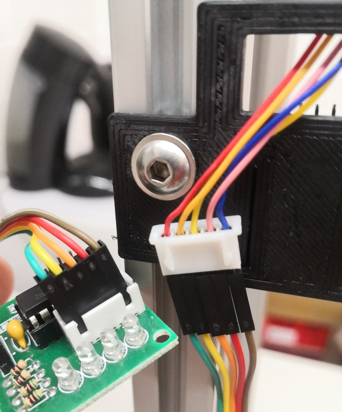 Die Kabel in derselben Farbreihenfolge am Schrittmotortreiber