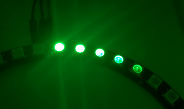 LED-Ring mit einer einzelnen grün leuchtenden LED