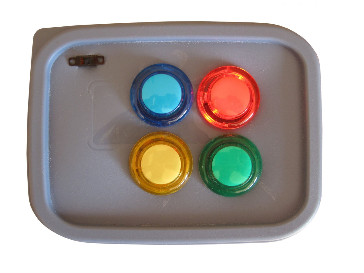Fertige Simon-Says-Box mit vier farbigen Arcade-Tastern