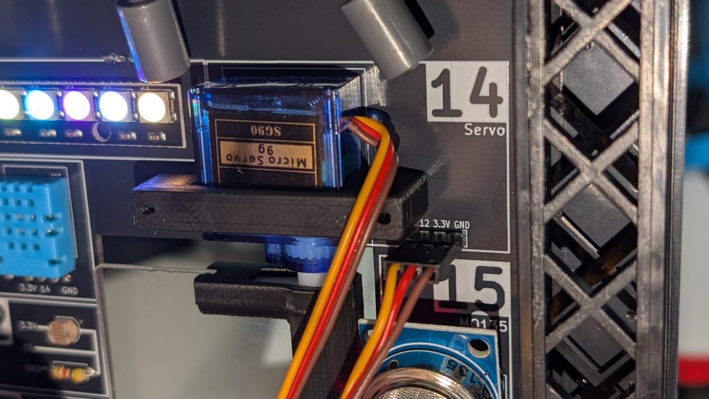 Servomotor für die Tür der Modellwerkstatt