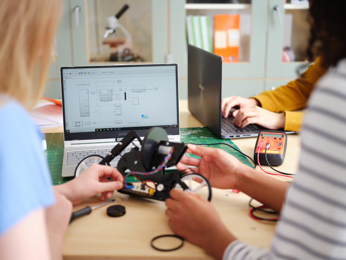 Arduino Engineering Kit Rev2 - Lernset für Robotik und Mechatronik