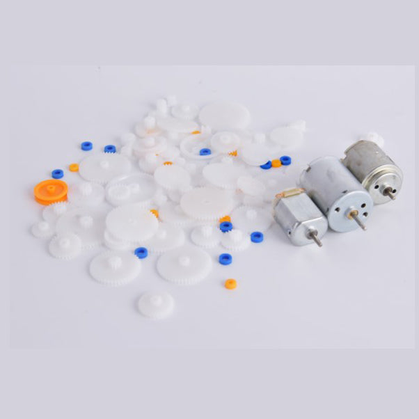 Kit con engranajes de plástico, poleas, correas, motores eléctricos y ruedas