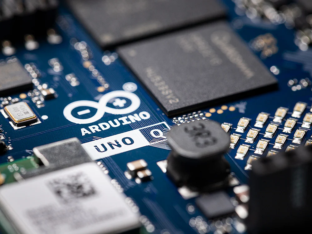 Master-Arduino® UNO™ Q (2 GB RAM / 4 GB RAM)