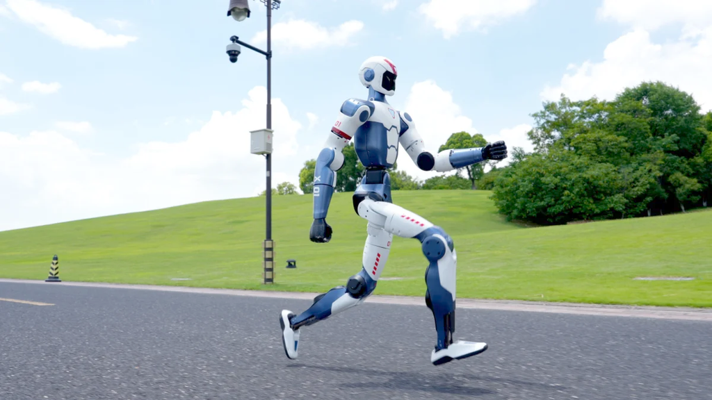 Unitree R1 humanoid robot - 121 cm, 25 kg, various versions