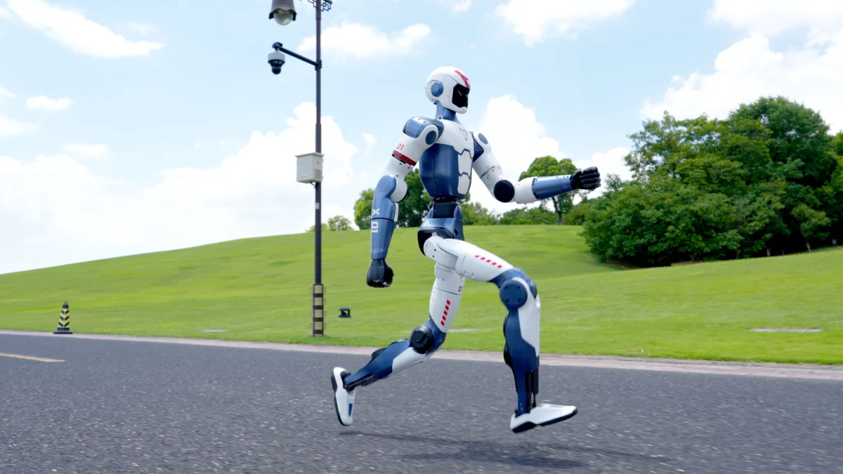 Unitree R1 humanoid robot - 121 cm, 25 kg, various versions