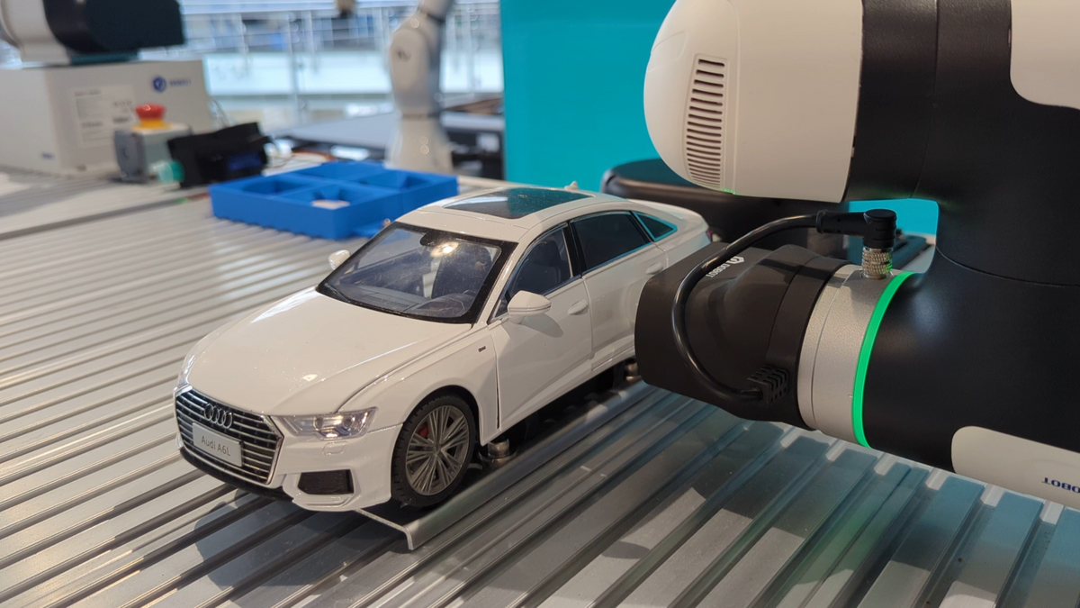 Modulo didattico di robotica - Produzione di autovetture per cobot Dobot e Universal Robots