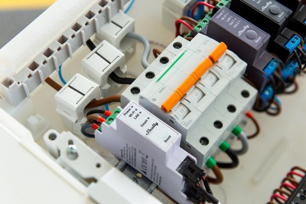 Shelly · carril DIN · "Pro 3EM 120A" · contador eléctrico · incl. 3x pinzas de 120A · función de medición · WiFi · L