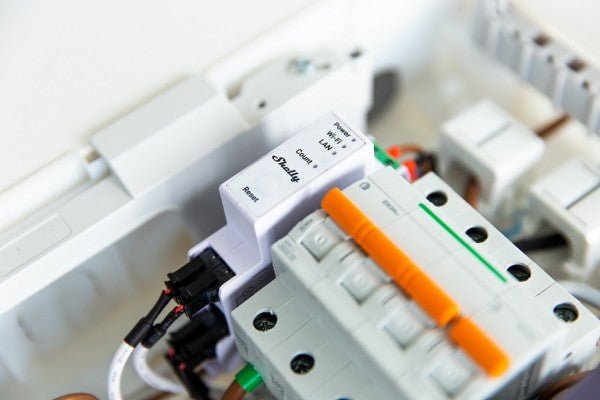 Shelly · carril DIN · "Pro 3EM 120A" · contador eléctrico · incl. 3x pinzas de 120A · función de medición · WiFi · L